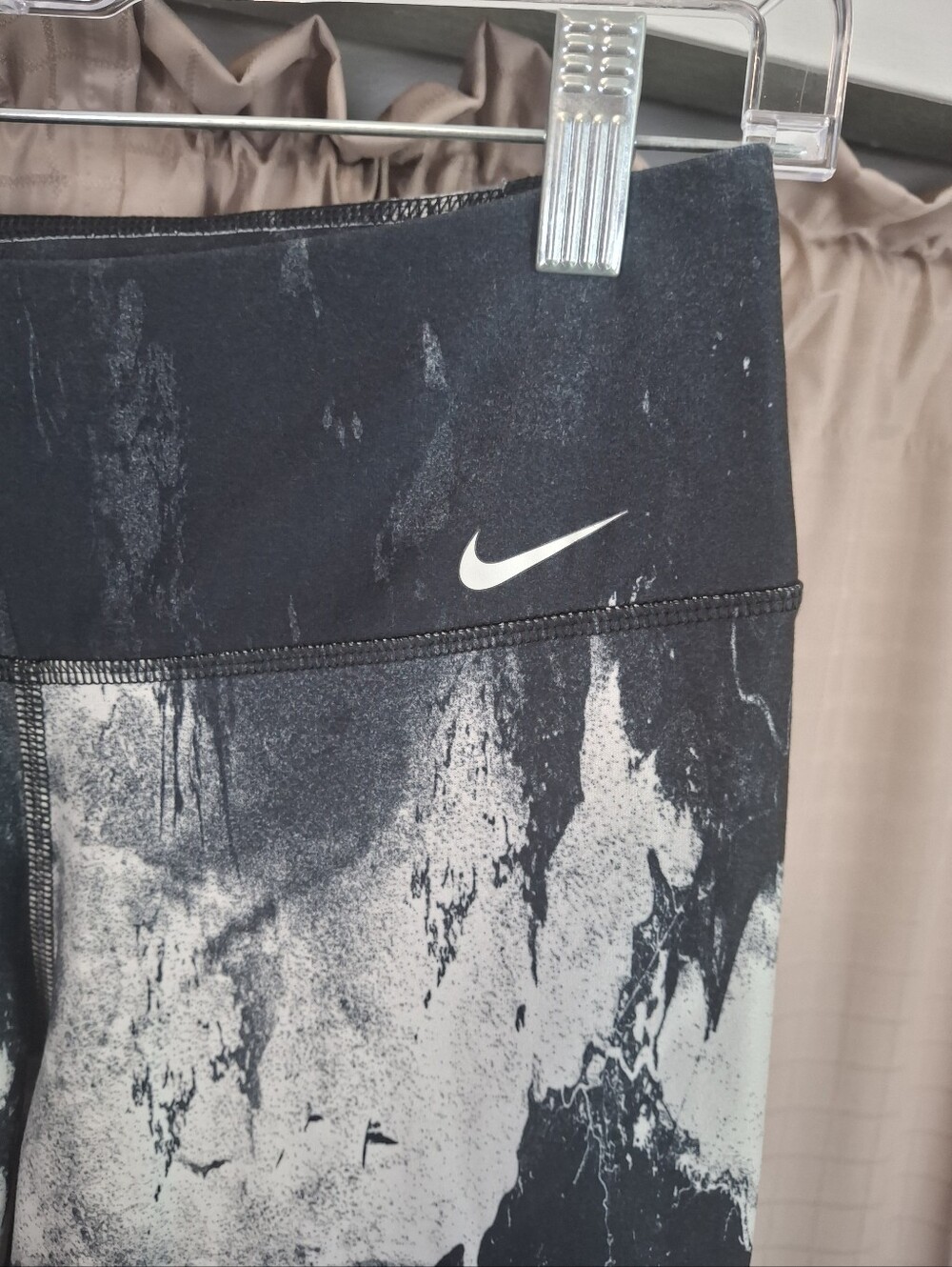Nike Dri Fit Cropped Leggings White Black Marble Print Size Small - Picture 2 of 7
